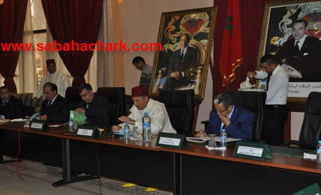 عبد الحق الحوضي عامل إقليم بركان يعقد اجتماعا مع رؤساء الجماعات و رجال السلطة و رؤساء المصالح الخارجية