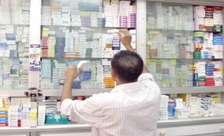الحكومة تصادق على مرسوم يخفّض أسعار 800 دواء