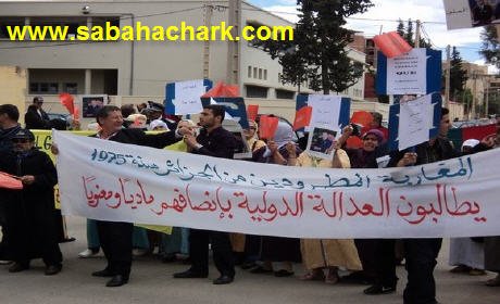 المغاربة المطرودين من الجزائر . أن النظام الجزائري ارتكب 26 جريمة بما فيها الاعتقال والاغتصاب والتفتيش وتشريد العائلات . لطرد ما يقارب 45 ألف أسرة مغربية