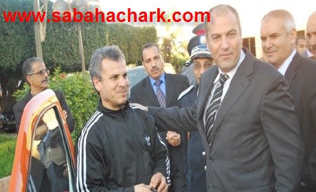 بركان: قام عبد الحق حوضي عامل إقليم بركان، على توزيع المفاتيح على سائقي سيارات الأجرة، في إطار برنامج تجديد حضيرة سيارات الأجرة إلى جانب مبادرات اجتماعية بالإقليم