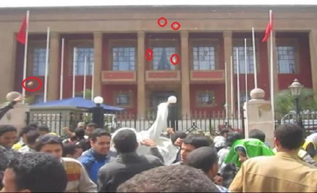 المعطلون يردون على منع بنكيران النهائي للتوظيف المباشر برشق البرلمان بالبيض الفاسد في رأس السنة