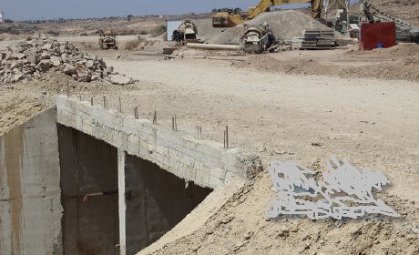 أشغال الطريق متعثرة بين جماعة أولاد داوود الزخانين و بلدية رأس الماء الشاطئية و الساكنة بينهما تعيش تهميش وعزلة تامة …