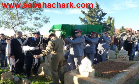 صباح الشرق وموقعها الالكتروني يرصدان بالقلم والصورة جنازة عبد القادر لبرازي … تشييع جثمان الحارس الدولي السابق ببركان في موكب جنائزي رهيب .