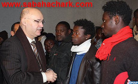 البركاني: أنيس بيرو الوزير المكلف بالمغاربة المقيمين بالخارج وشؤون الهجرة . يتفقد سير عملية تسوية وضعية المهاجرين غير القانونيين بو جدة