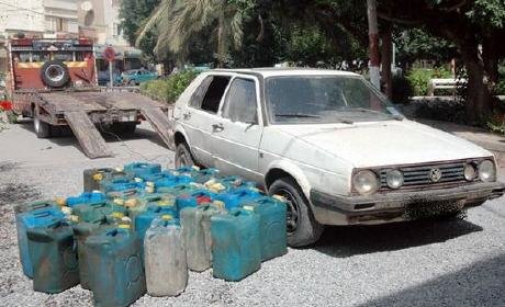 حجز سيارة « مقاتلة » محملة بالبنزين المهرب .. فرقة من جمارك عين بني مطهر اعترضت السيارة و شرطة العيون الشرقية قامت بحجزها