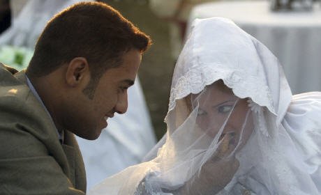 4 مليون مغربية عانس عن الزواج .. هل التعدد هو الحل؟