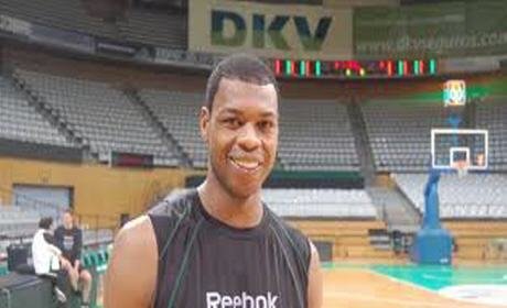 العملاق الأمريكي فنسون هاميلتون يلتحق بنهضة بركان لكرة السلة