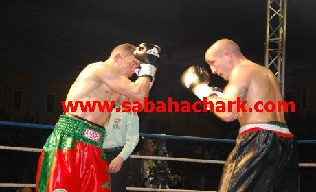 البركاني أحمد بنجدو يضيع فرصة التتويج ببطولة عالمية في الملاكمة الاحترافية