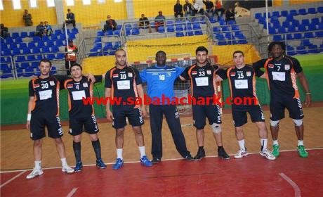 اليد البركانية تتنتصر على الجيش الملكي وتواصل رحلة الإقناع والعزف على سمفونية الإبداع