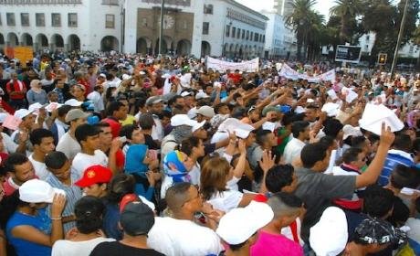 الديربي النقابي.. شعارات كروية وآلاف المشاركين وأعضاء من اللجنة التنظيمية يستخدمون « السماطي » لتفريق الصحفيين