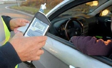الحاضر يعلم الغايب.. الشروع في مراقبة نسبة الكحول لدى السائقين