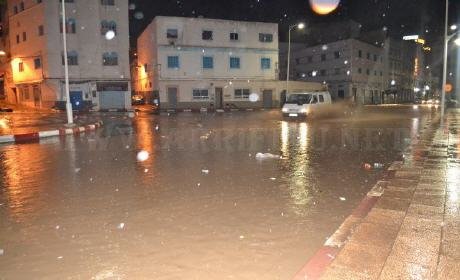 نصف ساعة من الامطار تُغرق الناظور