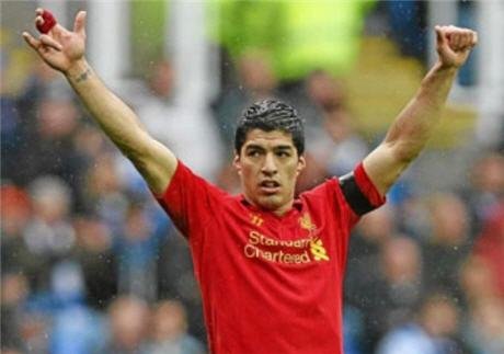 الاتحاد الدولي يمنع برشلونة من تقديم سواريز