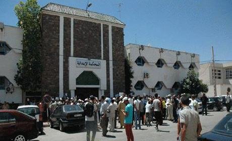 جماعة العدل والاحسان تحتج قبالة ابتدائية الناظور