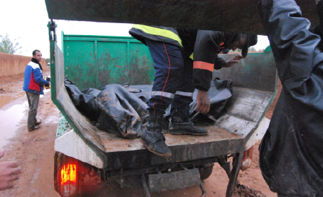 بنكيران يتأسفُ لنقل الموتى في شاحنات أزبال ويُؤكد تحمل حكومته المسؤولية