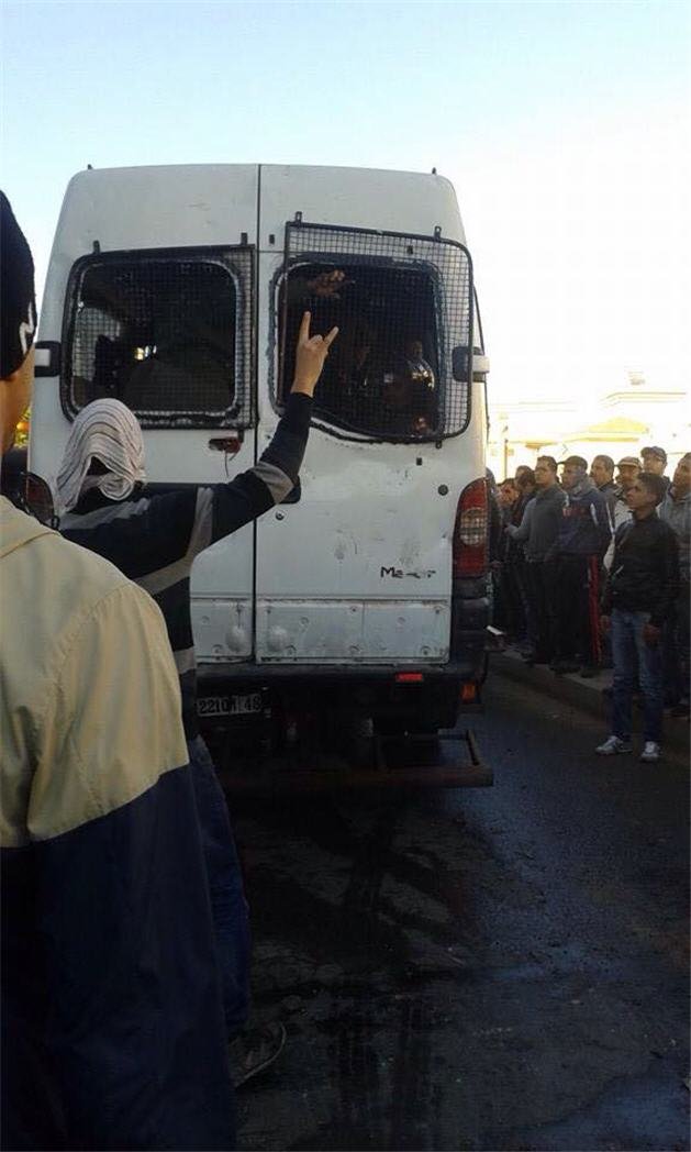 أثناء-محاصرة-سيارة-للقوات-المساعدة2