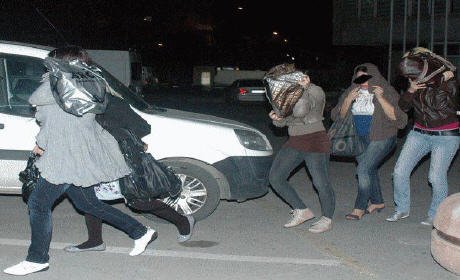 الضابطة القضائية بأحفير… بتفكيك فتاة وجدية تتزعم عصابة إجرامية متخصصة في الإختطاف والإحتجاز