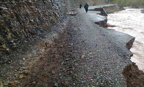 الفيضانات تقطع الطريق بين وجدة وفكيك والعثور على جثة جرفتها السيول