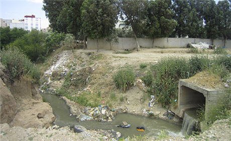 الروائح الكريهة للواد الحار تزكم أنوف سكان حي بوعياد بسيدي سليمان شراعة بركان