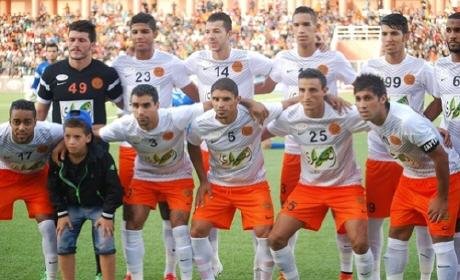 مبادرة إنسانية من لاعبي نهضة بركان اتجاه عائلة المرحوم لحسن المكلف السابق بعشب الملعب البلدي