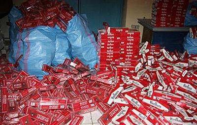 جمارك وجدة تحجز أربعة آلاف علبة سجائر مهربة