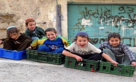 أكثر من ثلاثة ملايين طفل يعيشون تحت خط الفقر في فرنسا