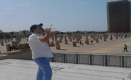 بعد تبادل القبلات، “ماصيمينش” يُعلنون افطار رمضان من قلب مسجد حسان