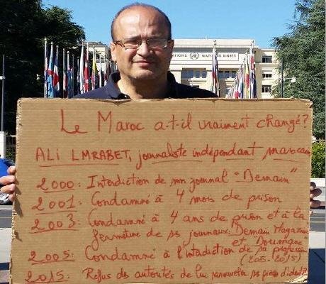 صحفي علي لمرابط يصعد احتجاجاته ضد الحكومة ويضرب عن الطعام ليلا أمام مقر منظمة حقوق الإنسان بسويسرا