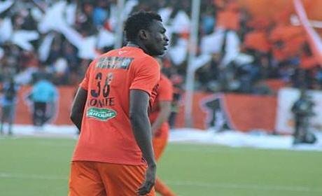 المدافع المالي محمد عمر كوناطي يجدد عقده مع نهضة بركان لثلاث سنوات