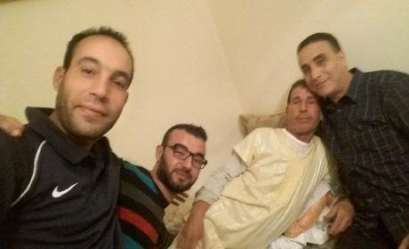 صباح الشرق ولوريونطال في زيارة للدراج واعمر امحمد “بوهديلة ” الذي ألزمه المرض الفراش