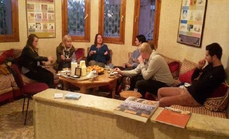 وفد من الطلبة الصحافيين الهولنديين يزور “مؤسسة هولندا مساعدة العائدين” ببركان