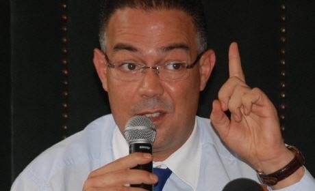 فوزي لقجع : يتكفل بمصاريف علاج مشجع الوداد الرياضي “كمال المالكي”