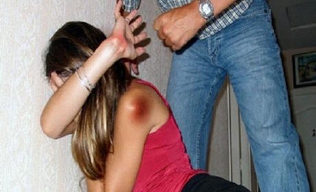 النساء المُتزوجات الأكثر تعرضاً للعنف النفسي والجسدي