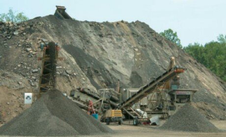 الدولة تسحب رخصا لاستغلال المقالع والمناجم ونهب الثروات المعدنية