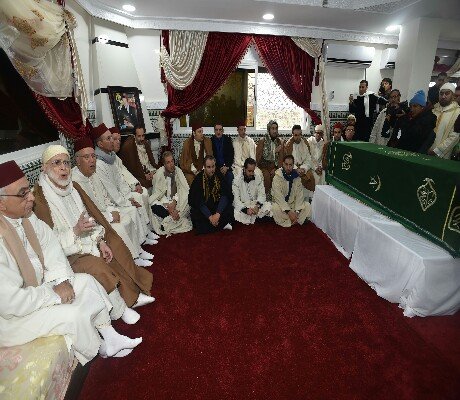 مستشارو الملك ووزراء ومريدون من مختلف الأنحاء حضروا لتشييع جنازة شيخ الزاوية البودشيشية