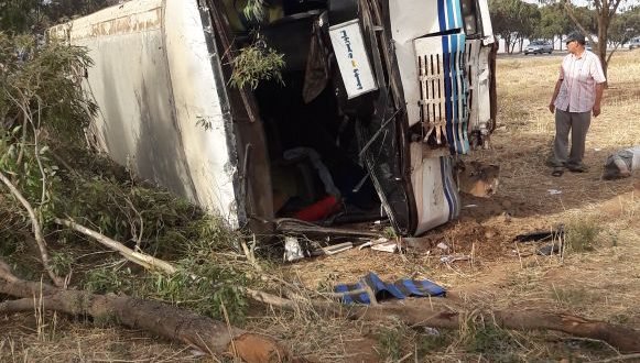 إنقلاب حافلة على مشارف مدينة وجدة و إصابة 39 فيما تم الاحتفاظ بخمسة مصابين حالتهم خطيرة
