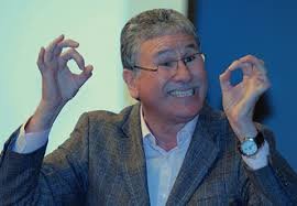 فعاليات المجتمع المدني في وقفة احتجاجية ببوعرفة أمام مستشفى الإقليمي