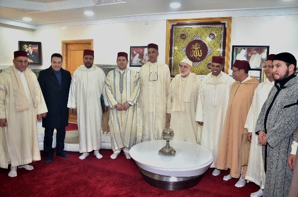 تسليم هبة ملكية للزاوية القادرية البودشيشية بمداغ إقليم بركان