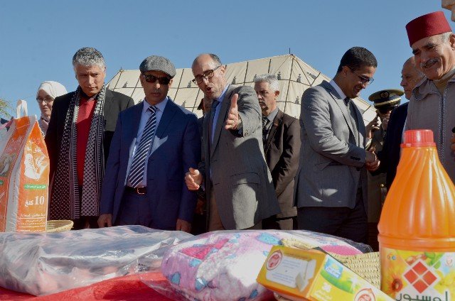 عملية توزيع المساعدات للعائلات المتضررة من قساوة الطقس بالجماعة القروية فزوان