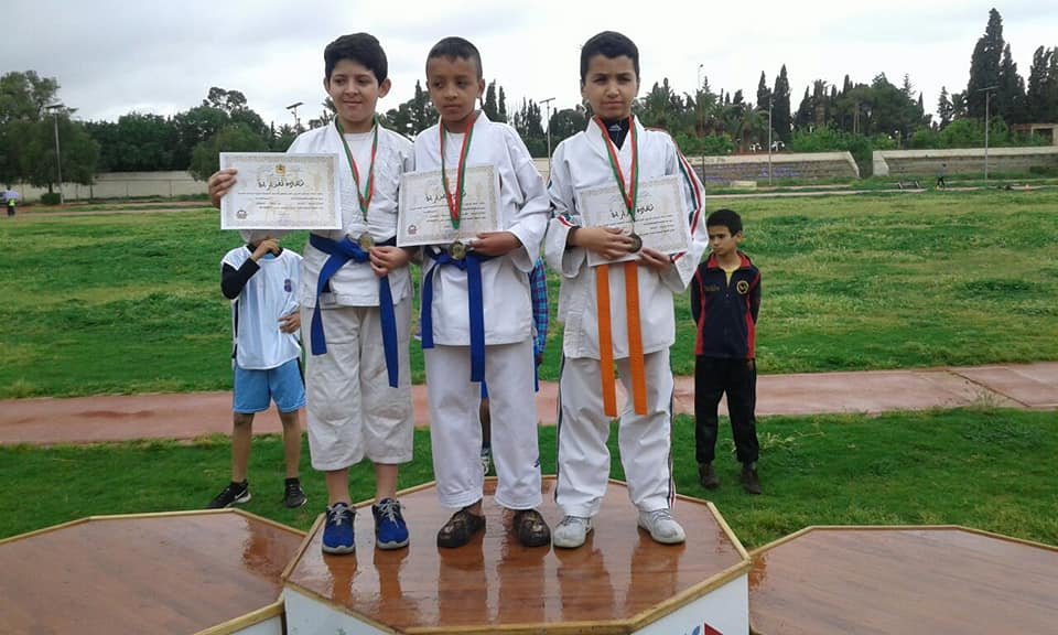 تألق ناجح هو الذي حققه أشبال مدرسة سيبويه بالعيون الشرقية في البطولة الجهوية للرياضات المدرسية المنظم بوجدة