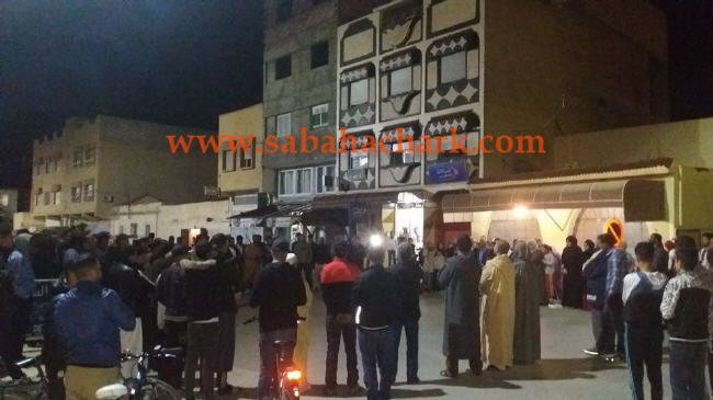 ساكنة العيون الشرقية تنظم وقفة تضامنية مع إخوانهم في فلسطين تنديدا بمجزرة غزة ونقل سفارة أميركا للقدس