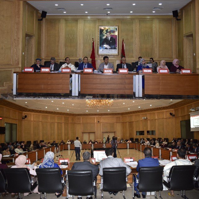 مجلس جهة الشرق يصادق على اتفاقية شراكة مع شركة العربية للطيران رحلات جوية بين مطار العروي وطنجة والدار البيضاء ب 300 درهم