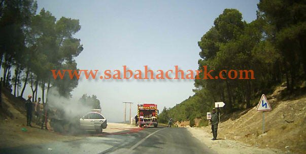 ارتفاع في درجة الحرارة يتسبب في اندلاع حريق بسيارة من نوع مرسديس بالقرب من منطقة زكزل