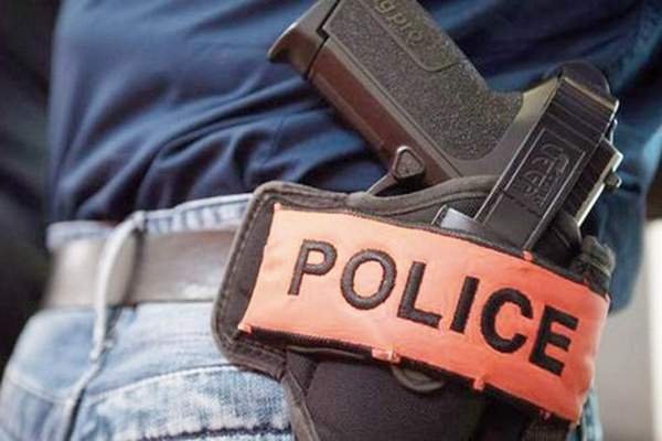 بركان… شرطي يضطر لاستخدام سلاحه الوظيفي لتوقيف شخص عرض حياة المواطنين للخطر