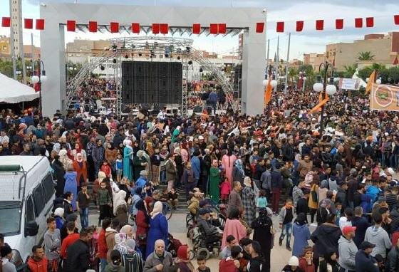 بالصور والفيديو.. لأول مرة مدينة بركان تحتفل بفوز فريق نهضة بركان بكأس العرش