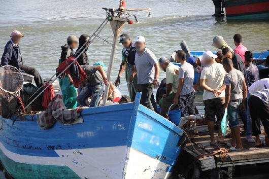 فيديو : بسبب عطل في زورقهم بحارة انطلقوا من بني انصار بالناظور فوجدوا أنفسهم بالغزوات بالجزائر