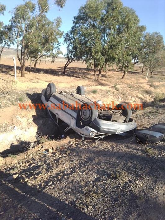 إنقلاب سيارة أجرة 2 - www.sabahachark.com