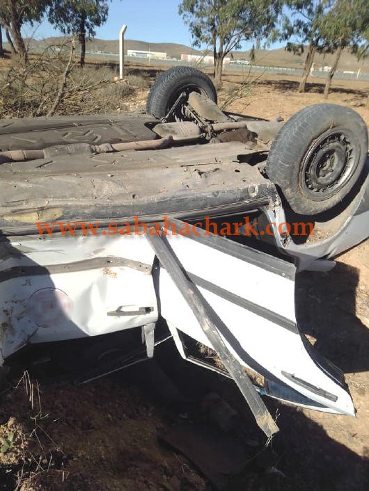 إنقلاب سيارة أجرة 3 - www.sabahachark.com