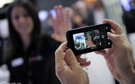 تصوير اشخاص بدون موافقتهم يقود شخصا الى المحاكمة