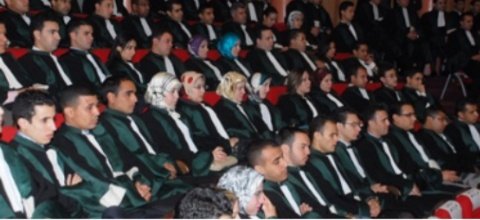 عزل قاضية وحرمان سبعة آخرين من العمل والأجر لمدة 6 أشهر  